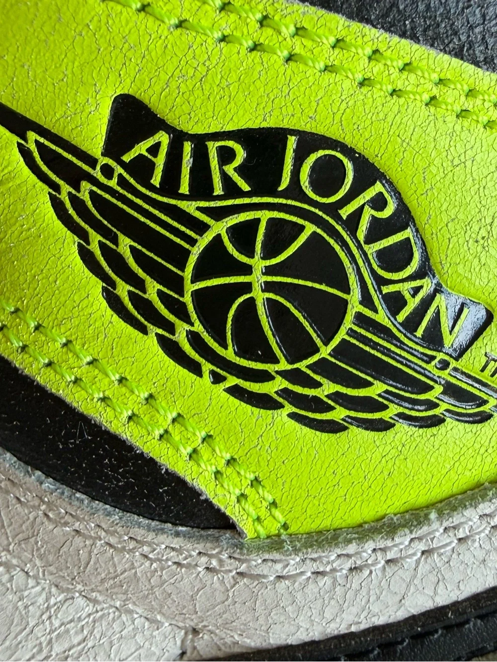 Air Jordan 1 Retro High OG Visionaire Volt Neon Green Black 555088-702 Men's 9.5